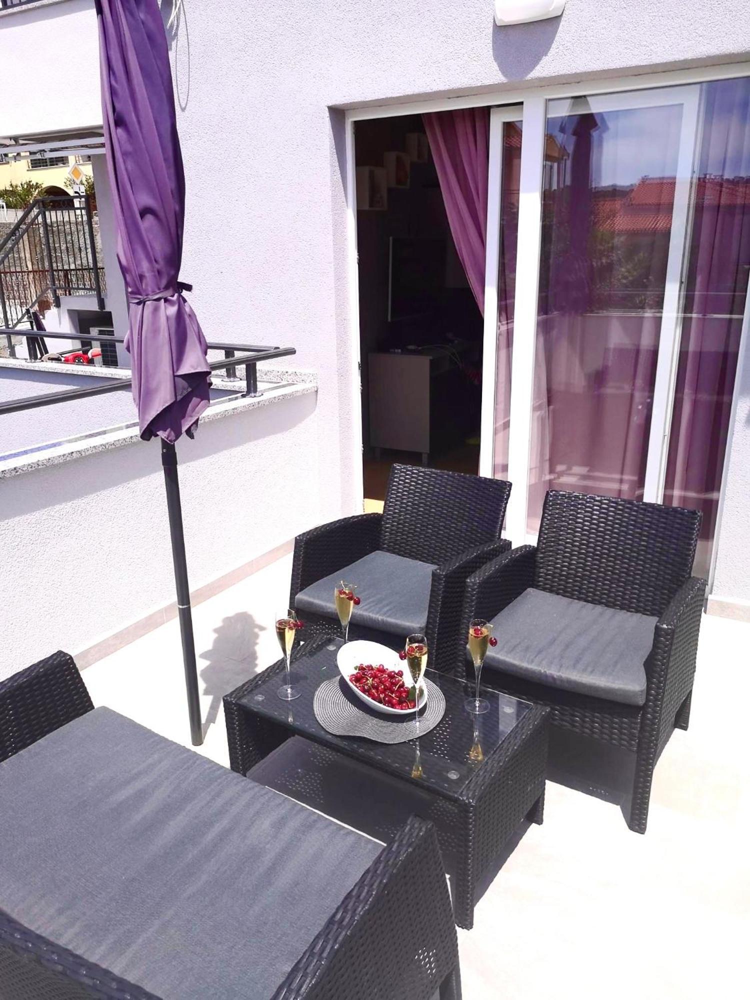 Roso Apartment *